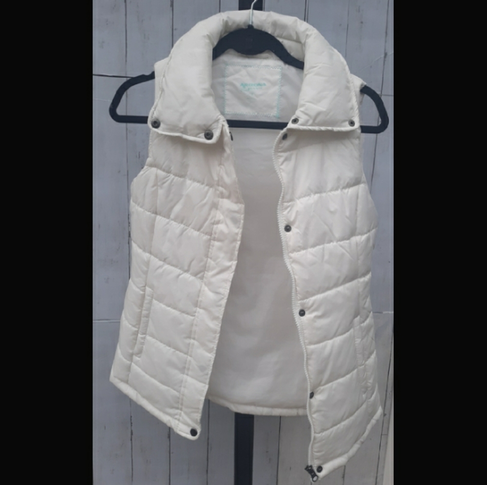 White puffer vest